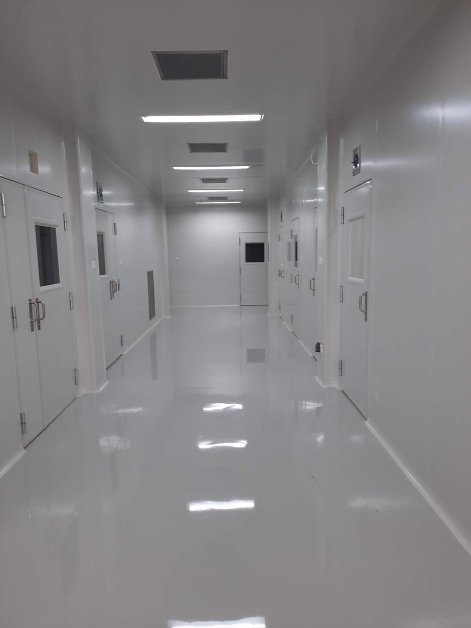 Instalasi base channel dan siku aluminium sandwich panel oleh tim PCP